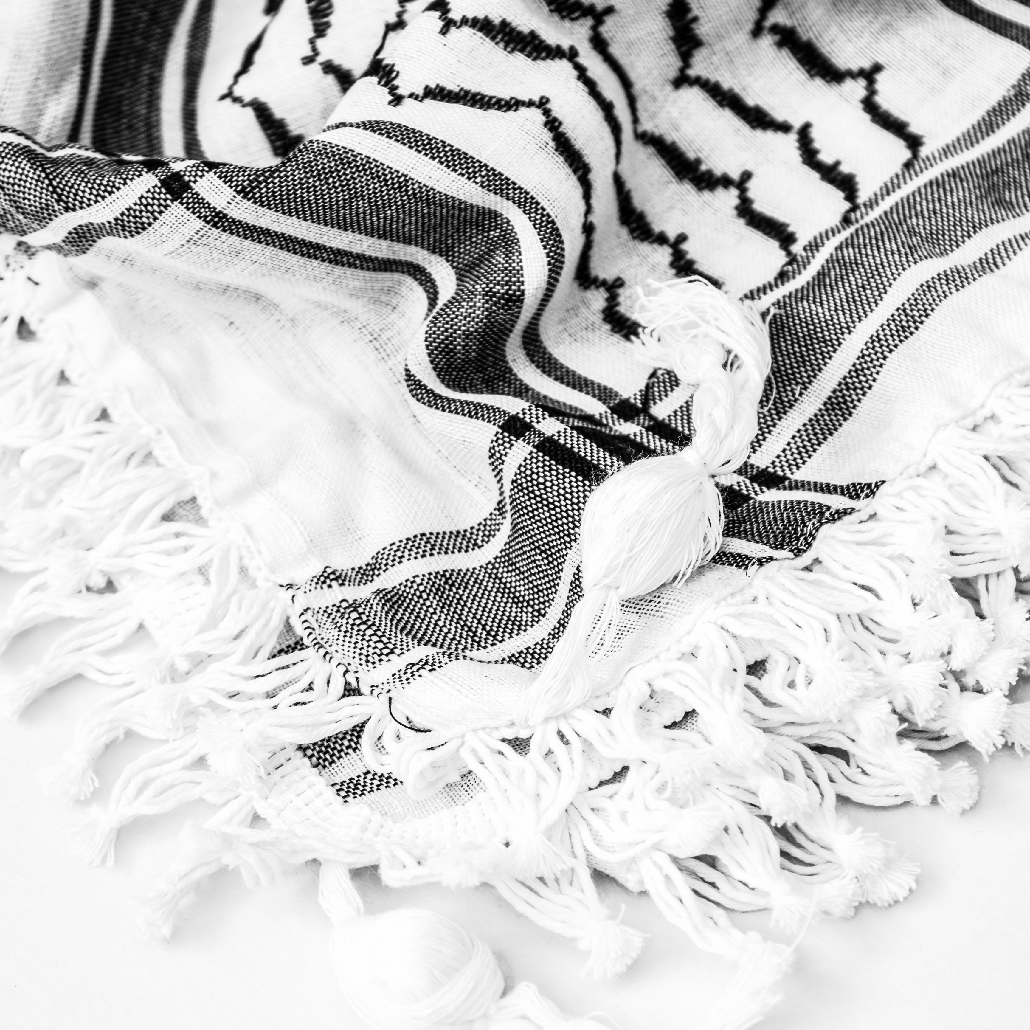 traditional Hirbawi black and white Palestinian shemagh